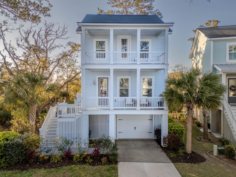 824 Forrest Dr, Charleston, SC 29492