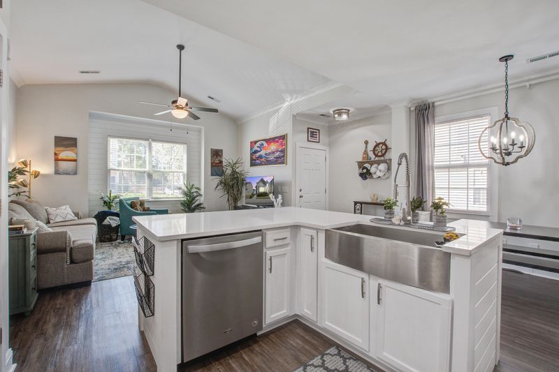 156 Woodward Rd, Goose Creek, SC 29445