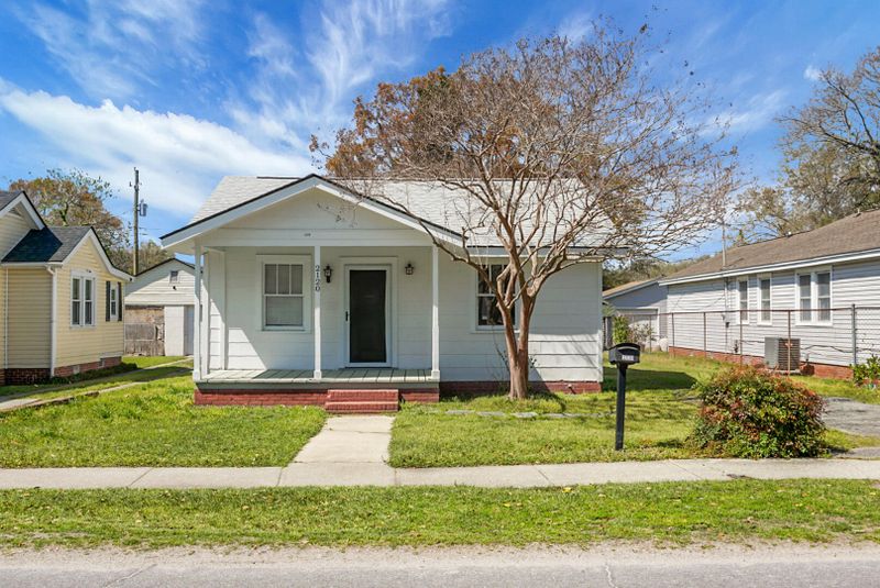 2120 Thornlee Dr, North Charleston, SC 29405