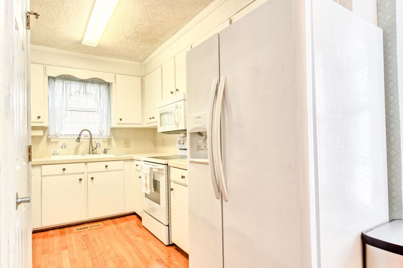 2339 S England St, Charleston, SC 29414