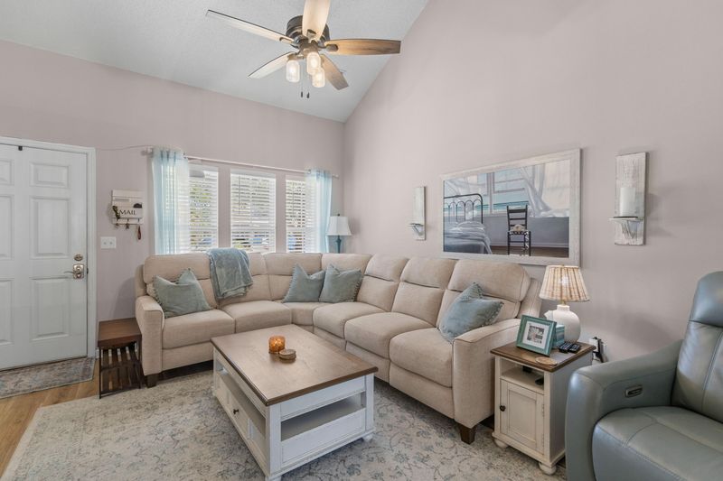 205 Yellow Hawthorn Cir, Summerville, SC 29483