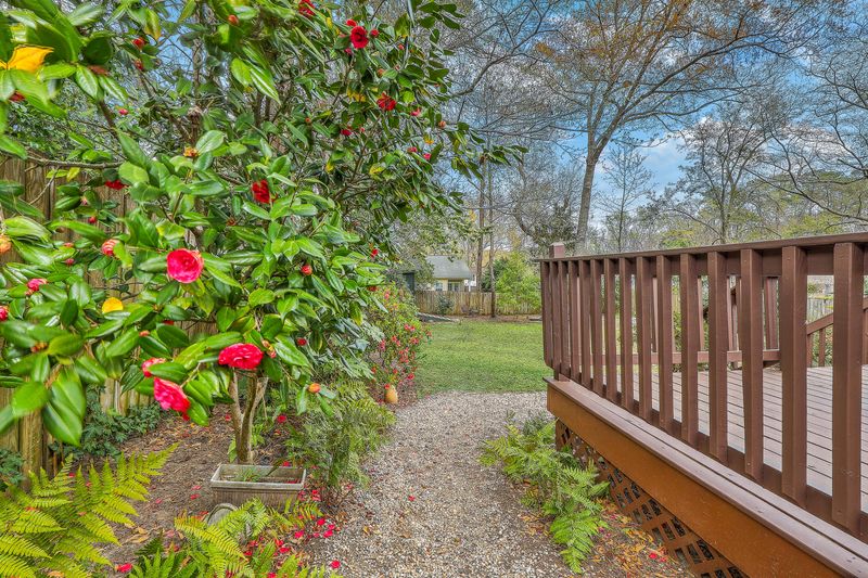 202 Crestwood Dr, Summerville, SC 29483