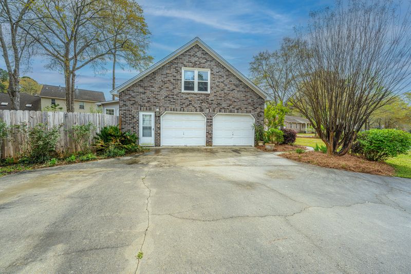 406 Mendenhall St, Summerville, SC 29483