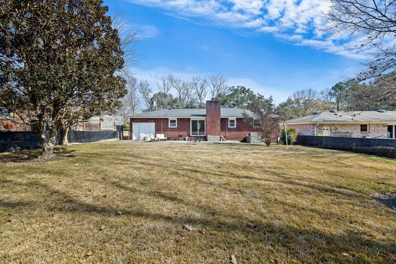 1264 Fort Dr, Hanahan, SC 29410