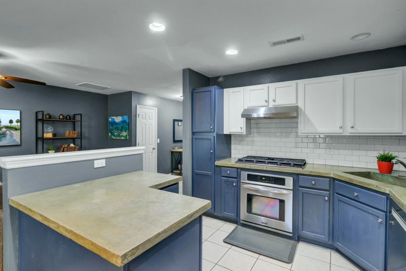 522 Tayrn Dr, Wando, SC 29492