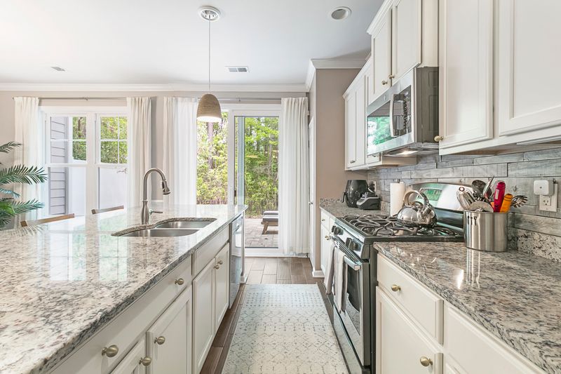 3378 Eastman Dr, Mount Pleasant, SC 29466