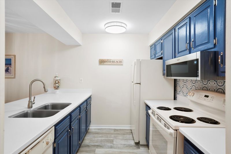 816 Club Cottage Rd, Edisto Beach, SC 29438