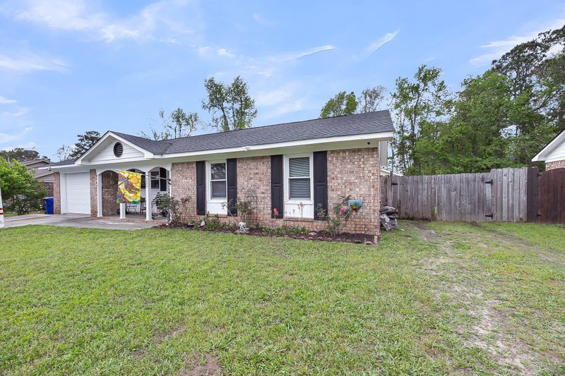 4984 Foxwood Dr, North Charleston, SC 29418