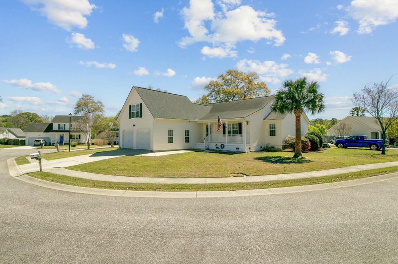 112 Retriever Ln, Goose Creek, SC 29445