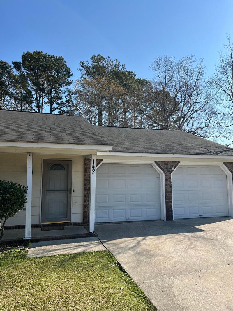 142 Aylesbury Rd, Goose Creek, SC 29445