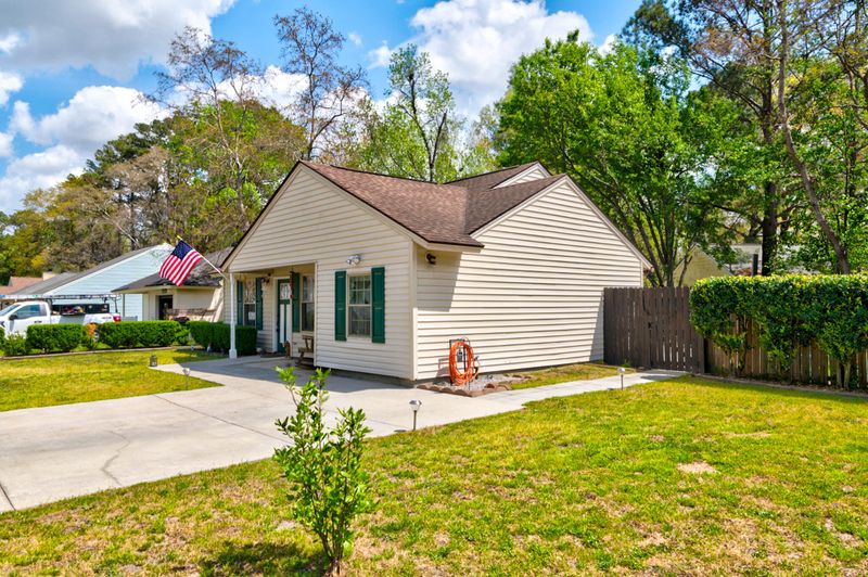 1257 Maryland Dr, Ladson, SC 29456