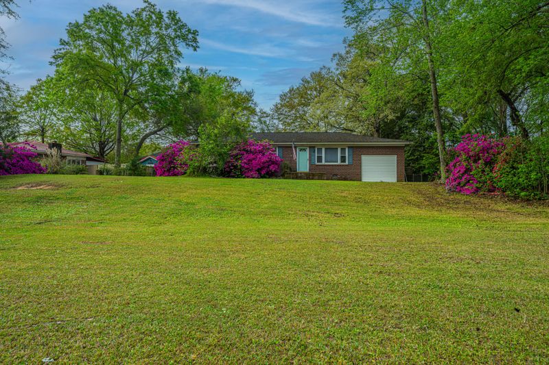 1121 Inverness Ln, Hanahan, SC 29410
