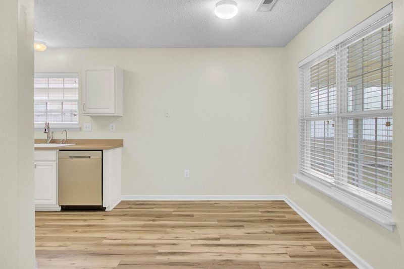 1302 Camden Crossing, Hanahan, SC 29410