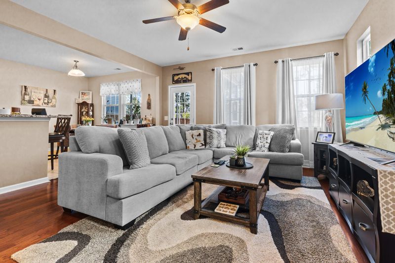 449 Whispering Breeze Ln, Summerville, SC 29486