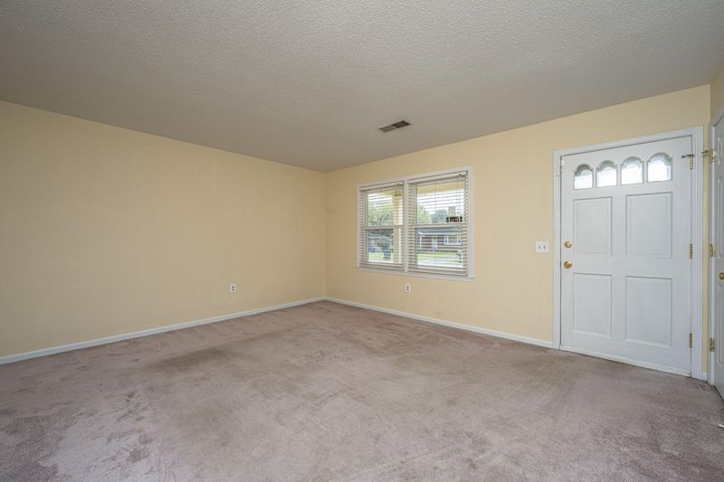 7079 N Kenwood Dr, North Charleston, SC 29406