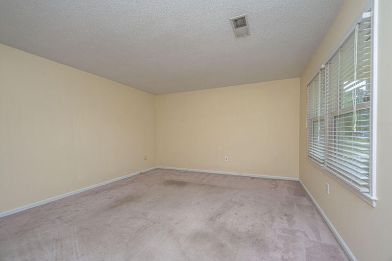 7079 N Kenwood Dr, North Charleston, SC 29406