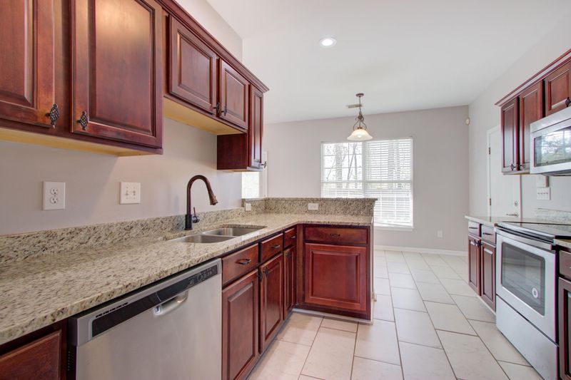 2019 Azalee Ln, Summerville, SC 29483