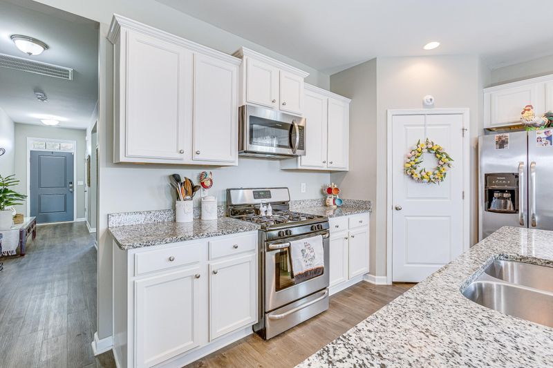 9703 Mosgrove Ave, Ladson, SC 29456