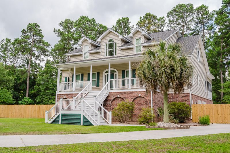 187 Pecan Dr, Summerville, SC 29483