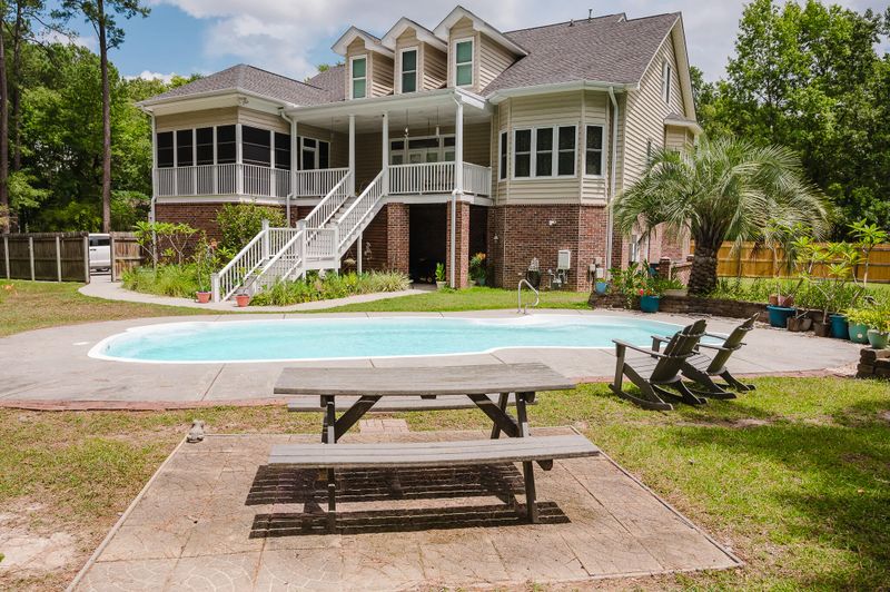 187 Pecan Dr, Summerville, SC 29483