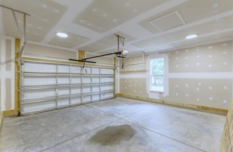 277 W Smith St, Lincolnville, SC 29485