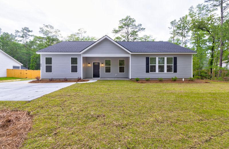 277 W Smith St, Lincolnville, SC 29485