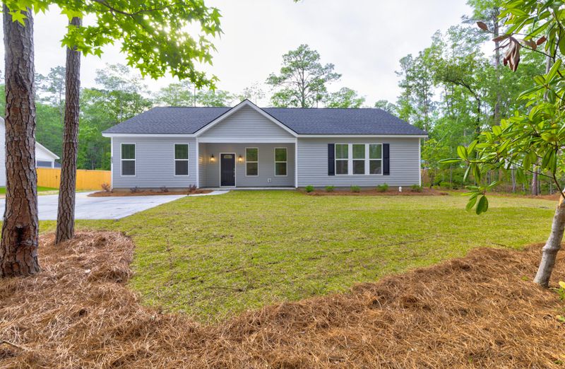 277 W Smith St, Lincolnville, SC 29485