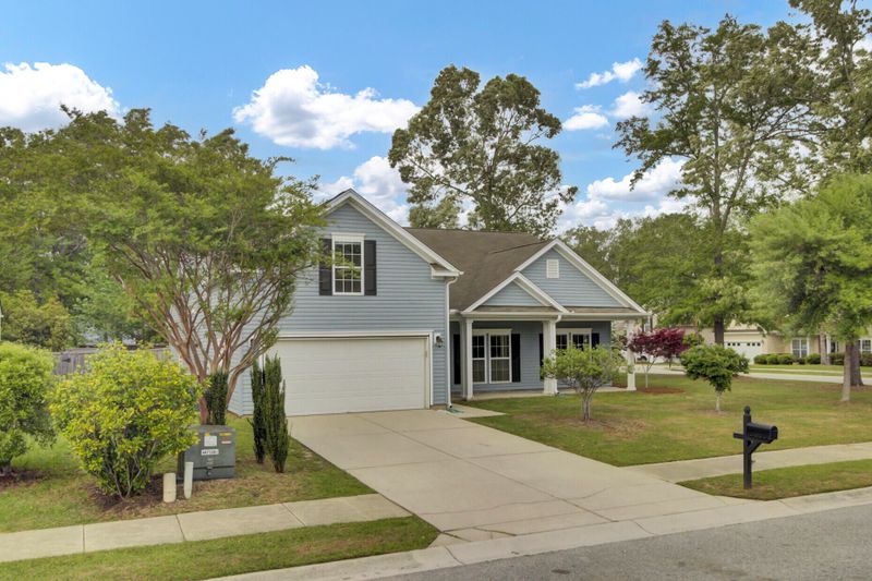 8001 Hydrangea Ln, Hanahan, SC 29410