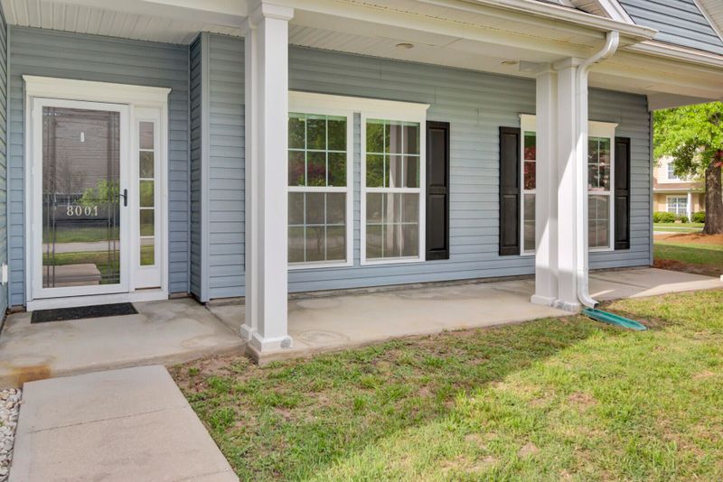 8001 Hydrangea Ln, Hanahan, SC 29410
