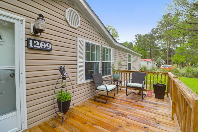 1209 Azalea Dr, Summerville, SC 29483