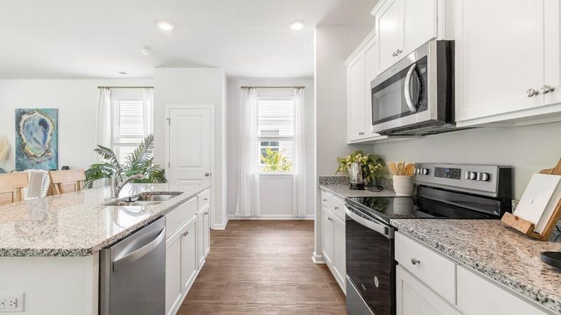 384 Willows Crescent Dr, Moncks Corner, SC 29461