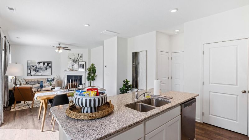 1048 Forrest Creek Dr, Summerville, SC 29483