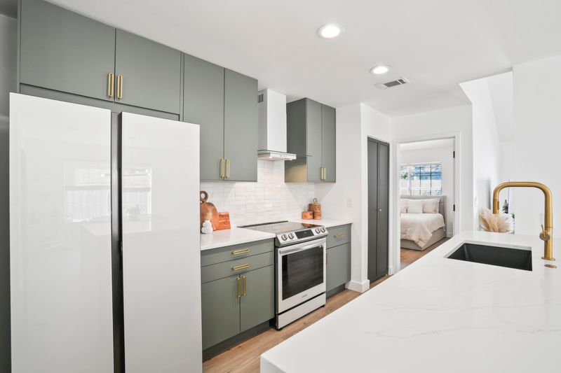 1366 W Point Dr, Mount Pleasant, SC 29466