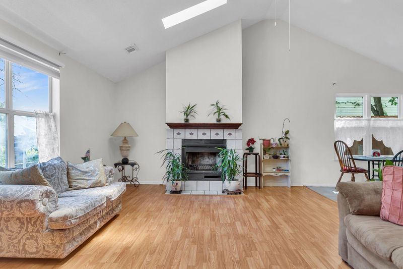 8219 Quail Hollow Ct, North Charleston, SC 29420