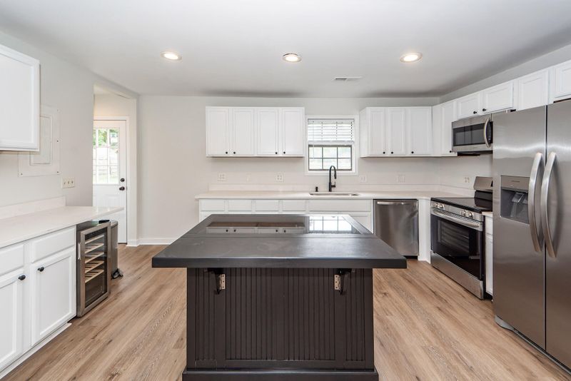 521 Savannah Rd, Ladson, SC 29456