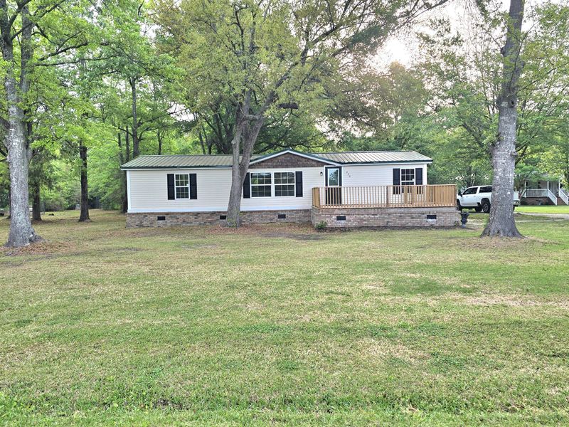 620 Coral Acres Dr, Moncks Corner, SC 29461