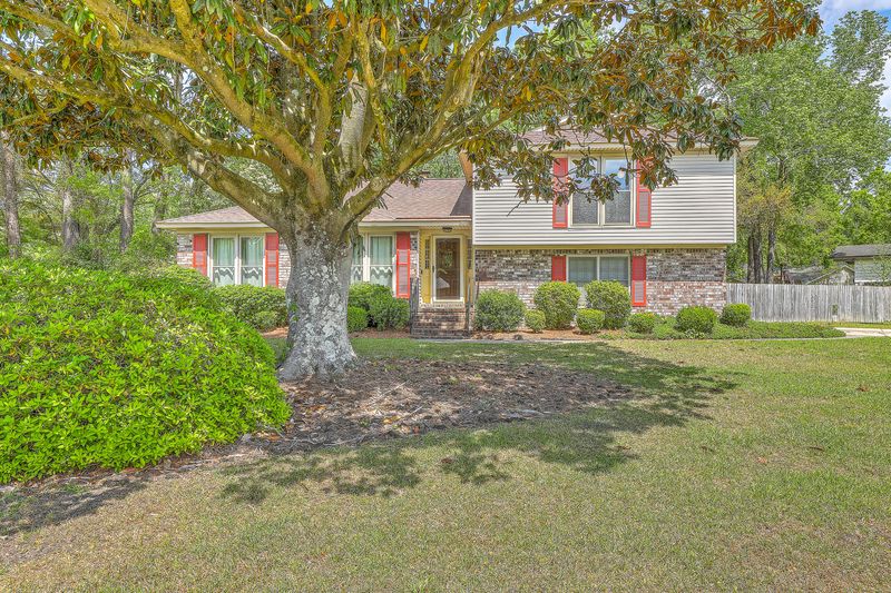 2042 Dogwood Rd, Charleston, SC 29414