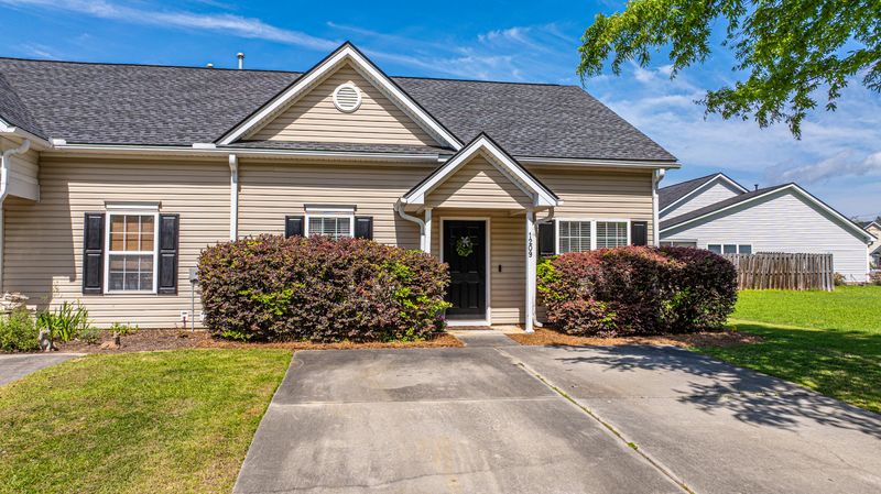 1209 River Rock Rd, Hanahan, SC 29410