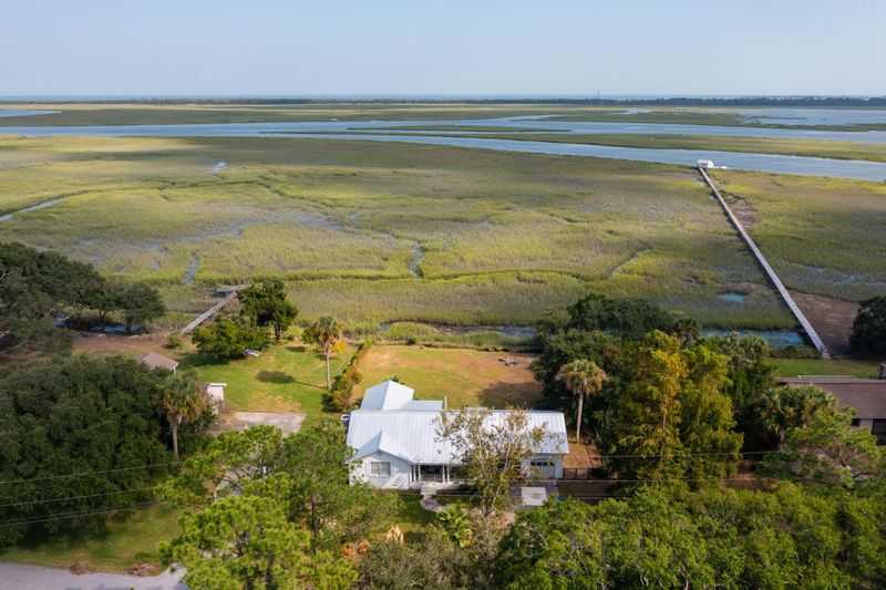 561 Seaward Dr, Charleston, SC 29412