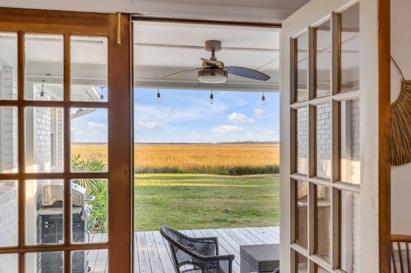 561 Seaward Dr, Charleston, SC 29412