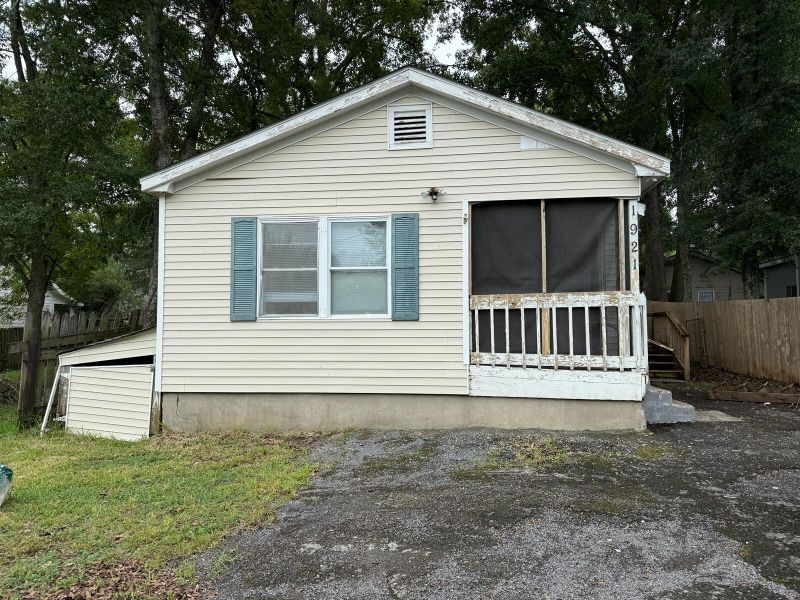 1921 Quitman St, North Charleston, SC 29405