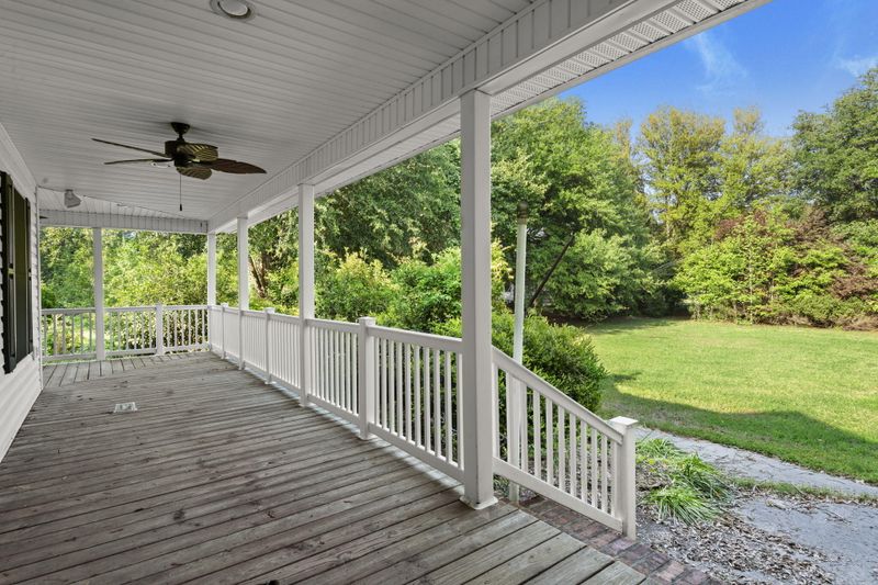 520 Givhans Rd, Ridgeville, SC 29472
