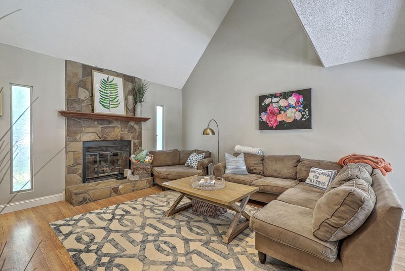 141 Bridgecreek Dr, Goose Creek, SC 29445