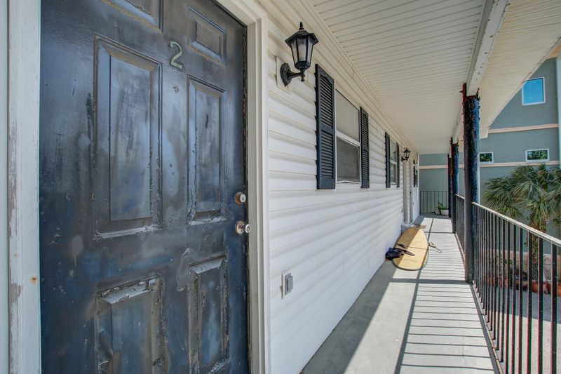 108 W Cooper Ave, Folly Beach, SC 29439