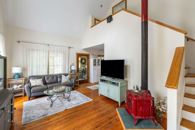 815 W Carolina Rd, Mcclellanville, SC 29458