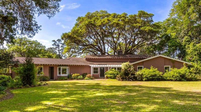 1405 S Edgewater Dr, Charleston, SC 29407