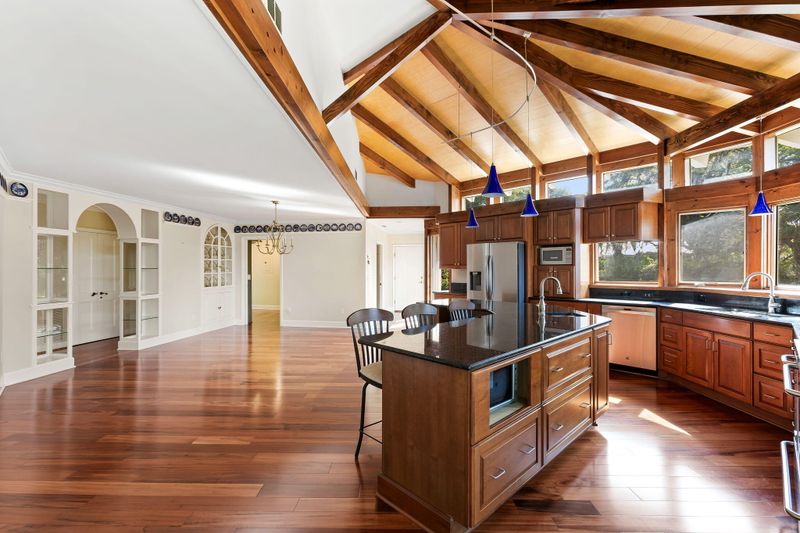1405 S Edgewater Dr, Charleston, SC 29407