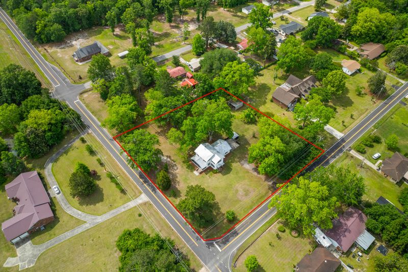285 Roosevelt Dr, Saint Stephen, SC 29479