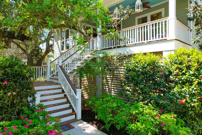 29 Morrison Ave, Mcclellanville, SC 29458
