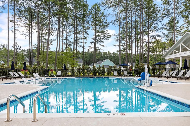710 Breakers Reef Ln, Huger, SC 29450